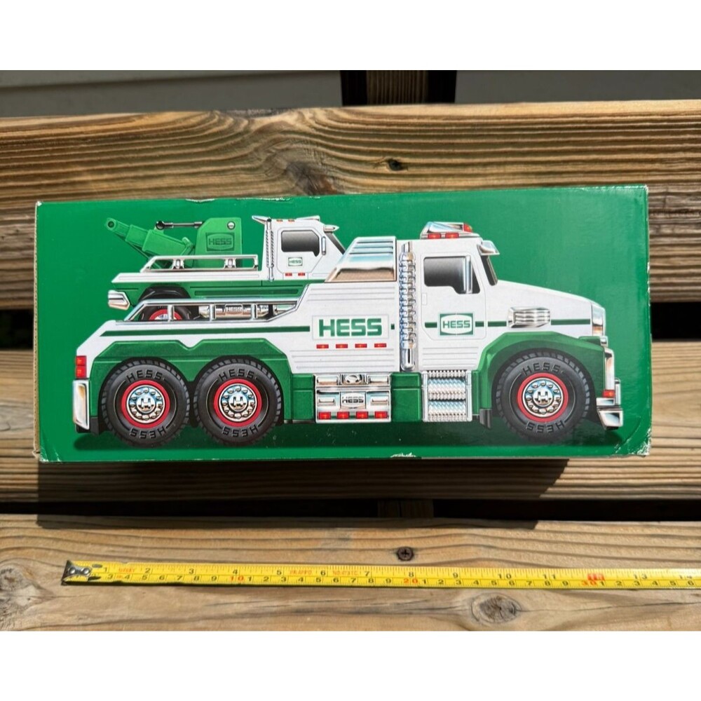 Hess 2019 Tow Truck Rescue Team Lights New In Original Packinging & Box.